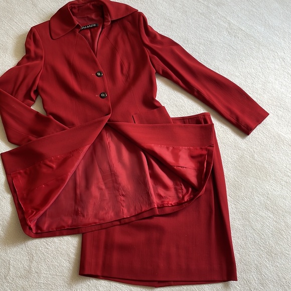 VINTAGE 90’s TAHARI wool suit. Size 8. - Picture 2 of 8